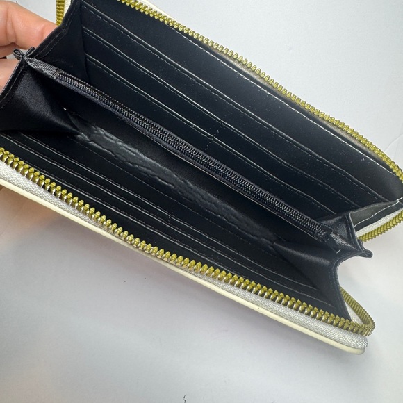 Hello Kitty Positivity Wallet - Picture 7 of 7